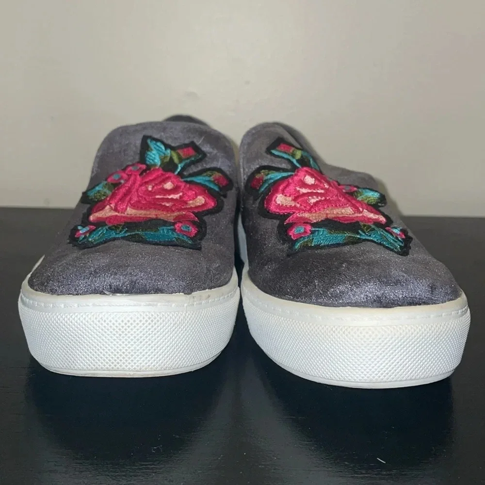 Dirty Laundry Slip Ons.  Size 7.5. Beautiful Rose Appliqué.